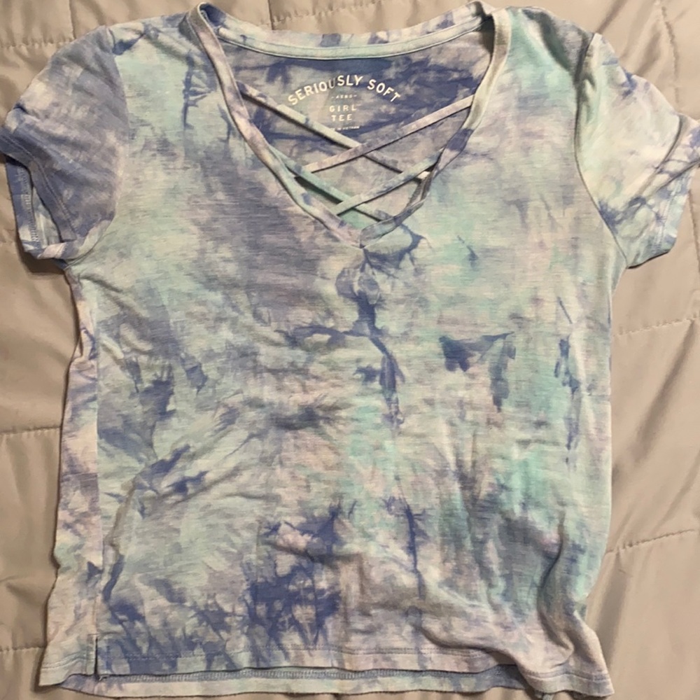 blue tie dye cropped shirt. in great condition!